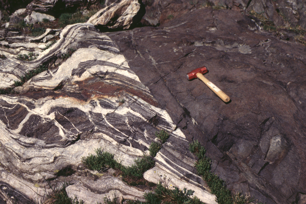 Mafic Dike cross-cutting fold