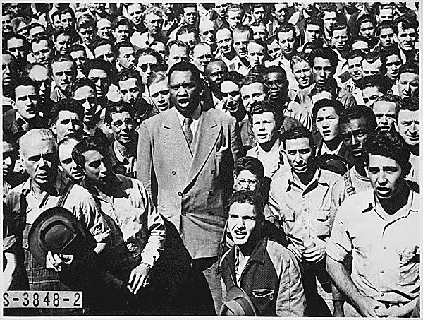 Paul Robeson singing the Star Spangled Banner
